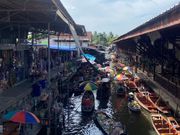 水上マーケット