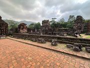 ミーソン遺跡　観光客が少なくゆったり見学できました。