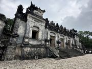 カイディン帝陵　少し階段があります
