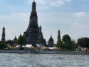 ワットアルン水上ボートより。