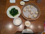 小籠包と青菜の炒めもの