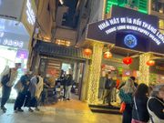 タンロン水上人形劇場前