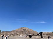 月のピラミッド