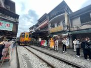 十分では電車が走る時間を教えてもらい、ベストタイミングで撮影できました。