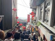 大晦日の九份。本格的に混雑する前に案内してもらい、有名なお茶屋さんもB級グルメも満喫できました。