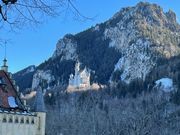 遠くにみえるノイシュヴァンシュタイン城まで歩きました