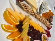 デザート　フルーツとチーズ