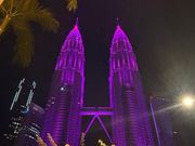 下から見たペトロナスツインタワー