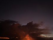 噴火するキラウエア山と金星