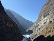 神秘的な金沙江大峡谷