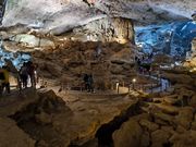 スンソット鍾乳洞