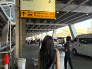 スタッフが車まで案内してくれます