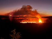 噴火中のキラウェア火山火口