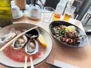 生牡蠣、タコサラダ