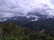 キナバル山（雲に包まれる）