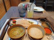 チキンライスとスープ