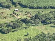 大戦中は飛行場だったが、現在は牧場。