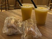 パイナップルパークおすすめのパイナップルコロネと贅沢ジュース！