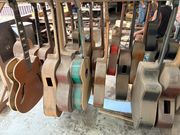 ギター🎸工場！工程が見れて、素敵音楽を奏でてくれました。