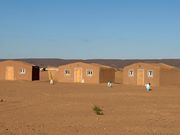 土壁の家に宿泊。外は0度近いが、暖房もなしでも暖かい。