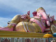 ワット・パークナムのピンクのガネーシャ