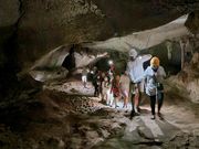 洞窟は真暗で写真撮影はむずかしかったです