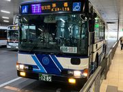 那覇バスターミナル到着の７７番