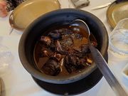 ヤギの赤ワイン煮