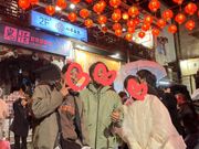 広場でガイドさんに撮って頂きました