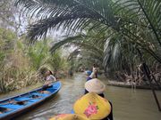 手漕ぎボートでのメコン川ツアー