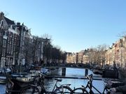 アムステルダムの運河と家並み