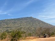 4WDへの中継地からプレア・ヴィヘアのある山を望む