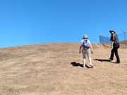 その上に登って