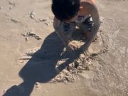 泥パックで大はしゃぎ