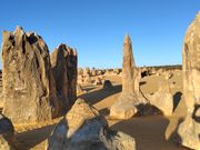 石灰岩が雨水で溶けてできたという奇岩が広がっていて凄い景観