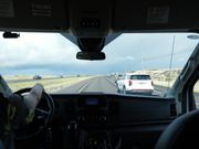 ハワイ島の道を、ひたすらドライブ。
日本で暮らした経験もあるガイドさんの軽快なトークがとても楽しい