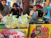 アユタヤ名物のロティーサイマイ