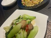 絶妙な塩加減の炒め物とチャーハン