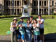 カメハメハ大王の前で集合写真