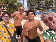 インストラクターはイケメンのロコ達と一緒に！