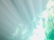 光が差し込むグランセノーテ