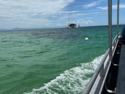 ボートに乗ってミコマスケイ上陸