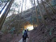 穿戸岩(うげといわ)：上色見熊野座神社を更に上ると辿り着きます。