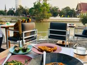 サラ・アユタヤのディナー。