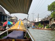 水上マーケットまでの交通手段は高速艇。