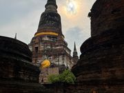 いい感じで塔の全景が撮れるスポットも教えていただきました。