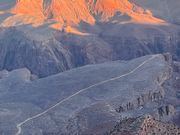 下に見える白い線が、コロラド川です。