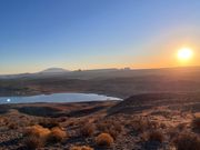 パウエル湖の朝日