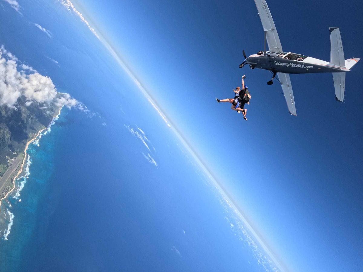 スカイダイブ 絶景スカイダイビング 一度は経験してみたい大空で味わうスリル