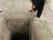 地下トンネル。中は中腰で移動する感じで、非常に狭かったです。